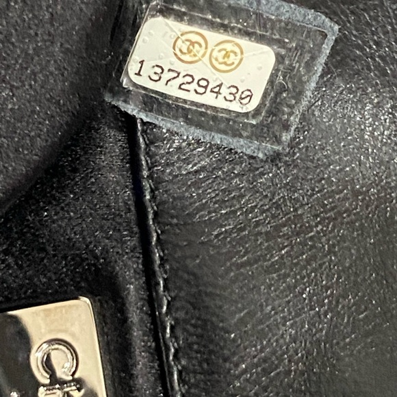 Rare and Limited Edition🔥🔥 Chanel diamond Quils - Picture 5 of 13